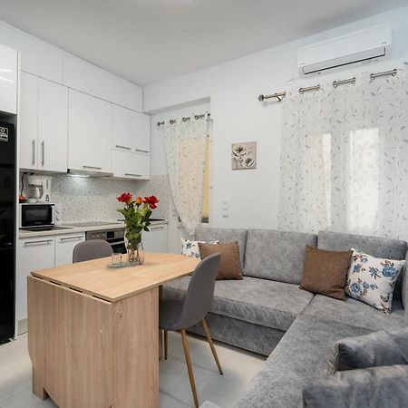 Comfy Apt Next To Metro เอเธนส์ ภายนอก รูปภาพ
