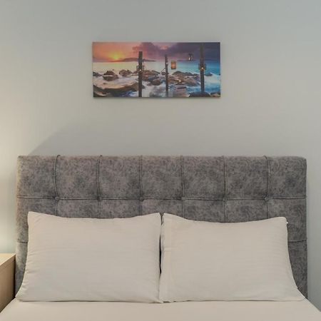 Comfy Apt Next To Metro เอเธนส์ ภายนอก รูปภาพ