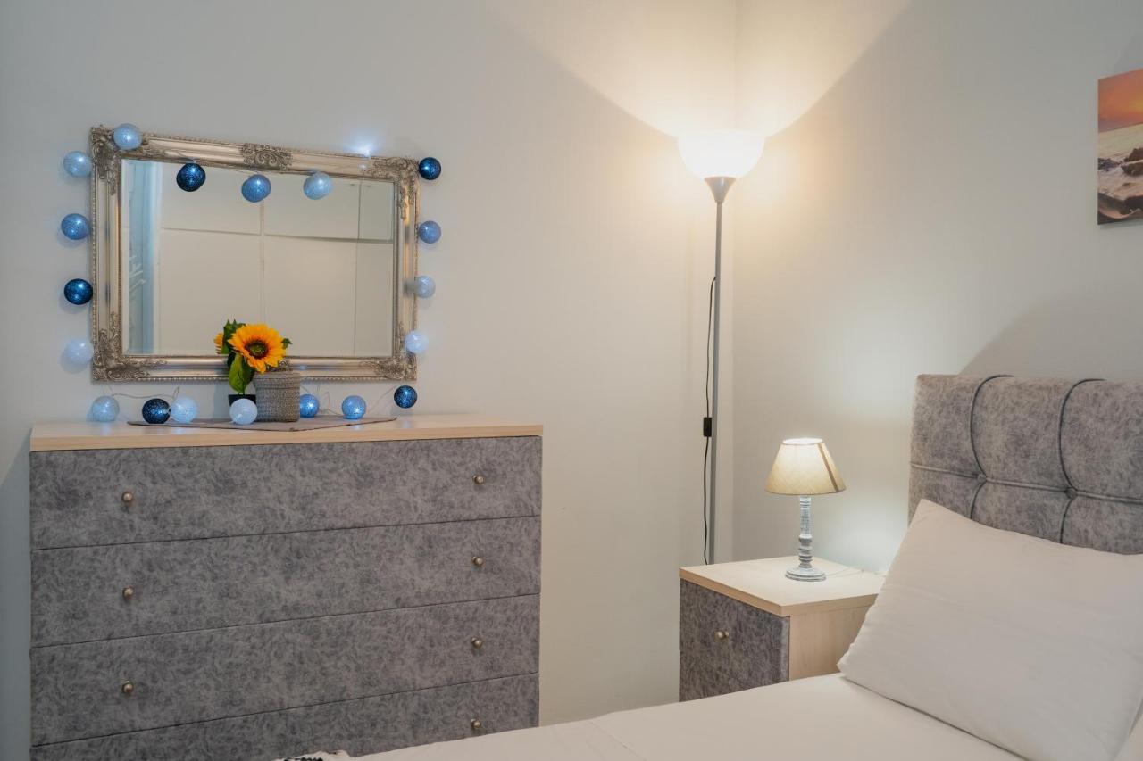 Comfy Apt Next To Metro เอเธนส์ ภายนอก รูปภาพ