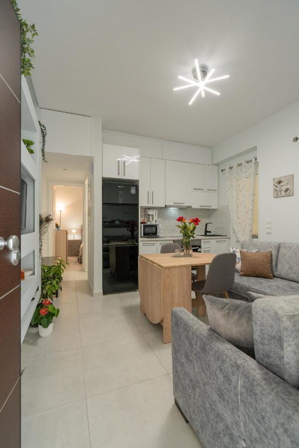 Comfy Apt Next To Metro เอเธนส์ ภายนอก รูปภาพ