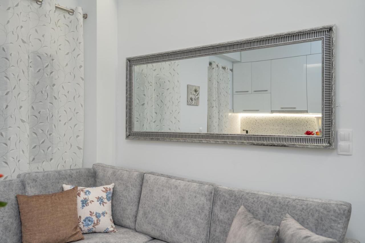 Comfy Apt Next To Metro เอเธนส์ ภายนอก รูปภาพ