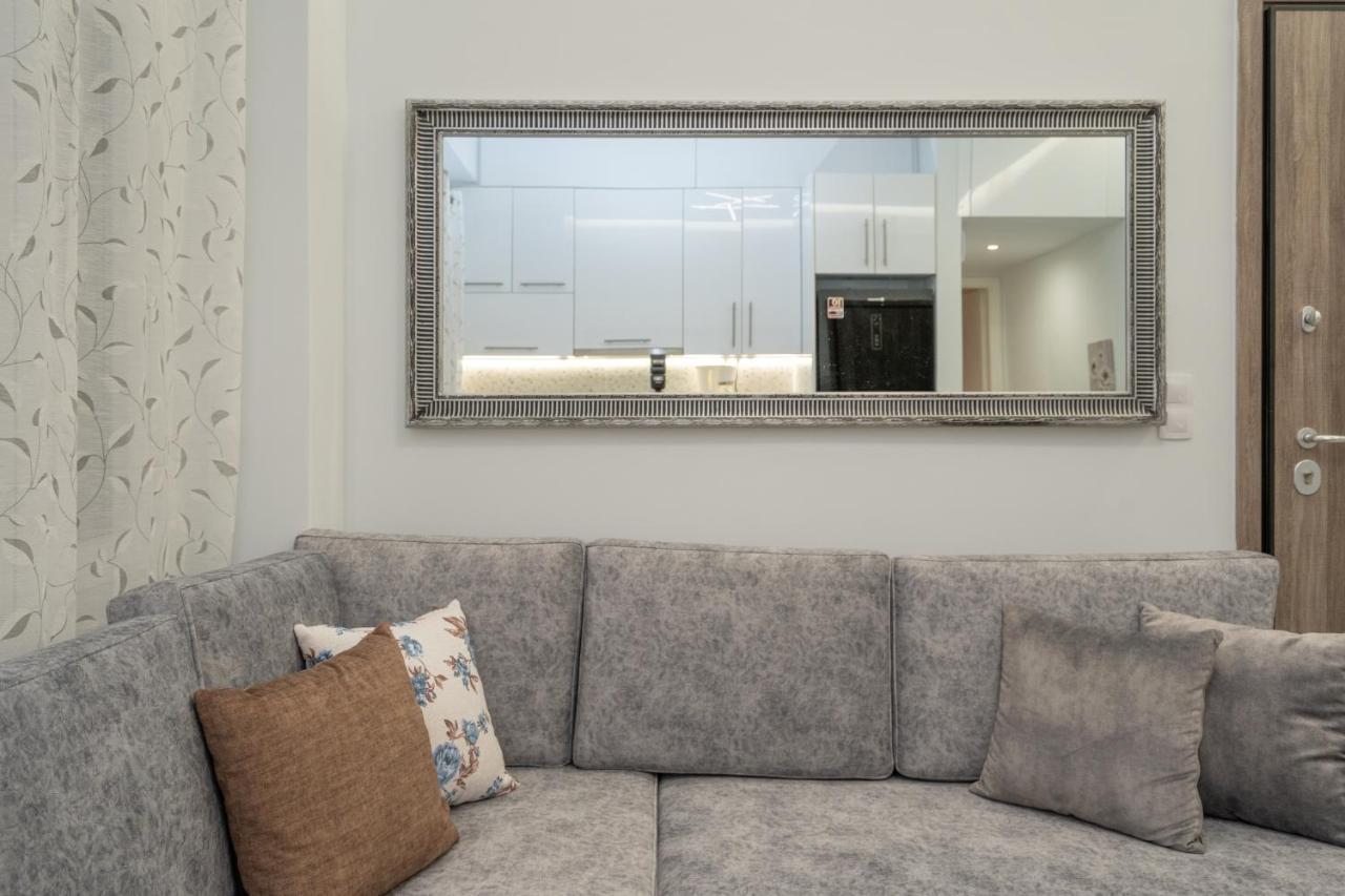 Comfy Apt Next To Metro เอเธนส์ ภายนอก รูปภาพ