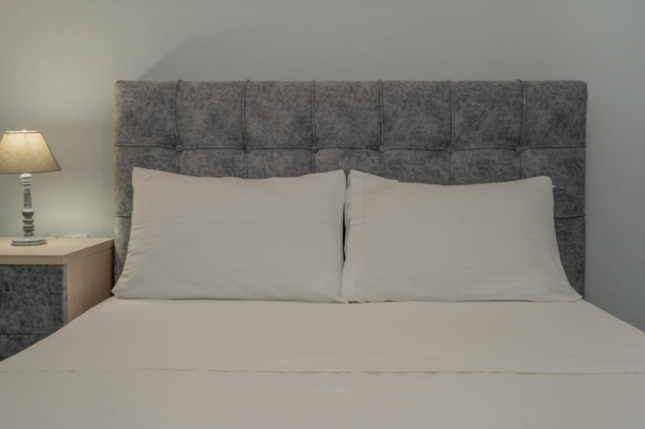 Comfy Apt Next To Metro เอเธนส์ ภายนอก รูปภาพ